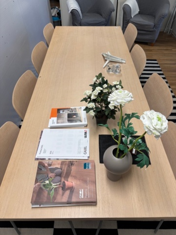 1410950-3 Konferensbord, TV m.m