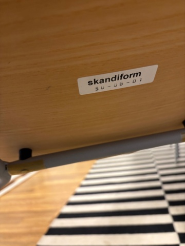 1410950-6 Konferensbord, TV m.m