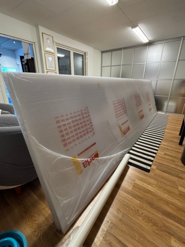 1410952-8 Blandat parti med hyllor, beslag, valvfönster och kanalplast