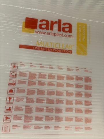 1410952-9 Blandat parti med hyllor, beslag, valvfönster och kanalplast