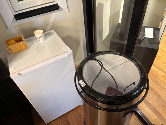 1410954-2 Kylskåp, drickakyl och engångsmaterial