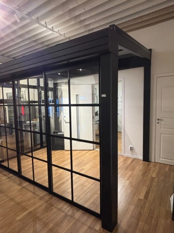 1410955-2 Conservatory with aluminum frame and glass sections - Display example.