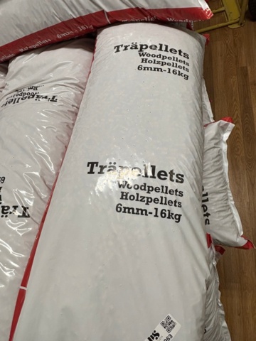 1410963-1 Wood pellets 6 mm, 16 kg/bag - 95 pcs