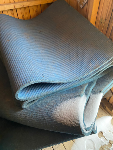 1482006-6 Toys and objects in storage in the yard