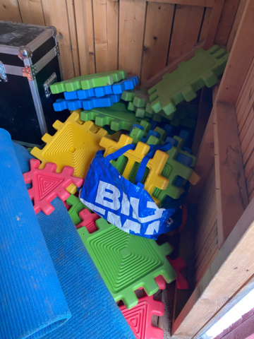 1482006-16 Toys and objects in storage in the yard