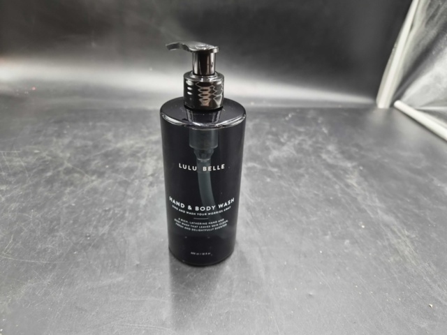 1482152-3 Hand & Body Wash 420 st – Lulu Belle, 300 ml