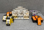 1368288 Samling med elektronik och kioskvaror - hörlurar, laddare, tillbehör m.m.