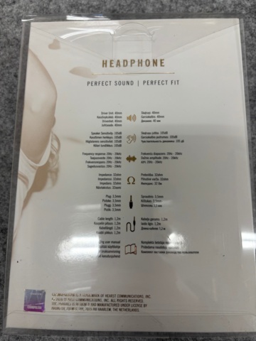 1368288-5 Samling med elektronik och kioskvaror - hörlurar, laddare, tillbehör m.m.