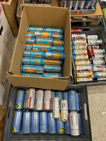 1368286-7 Parti med energidrycker och läsk