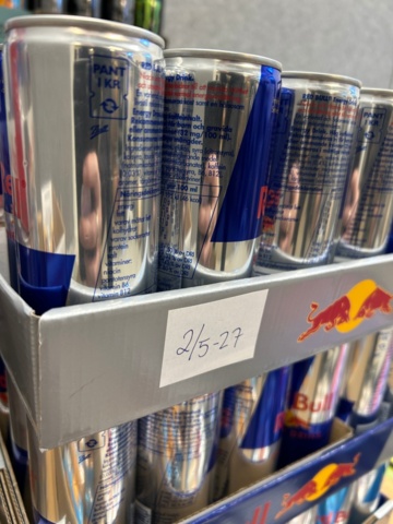 1368286-8 Parti med energidrycker och läsk