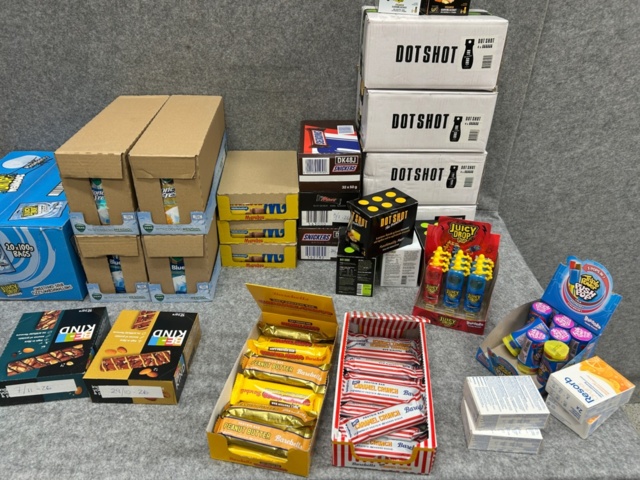 1368287-9 Parti med godis, halstabletter, snacks m.m