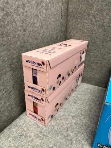 1368287-14 Parti med godis, halstabletter, snacks m.m