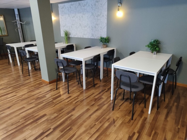 1401296-1 Tables and chairs for the restaurant