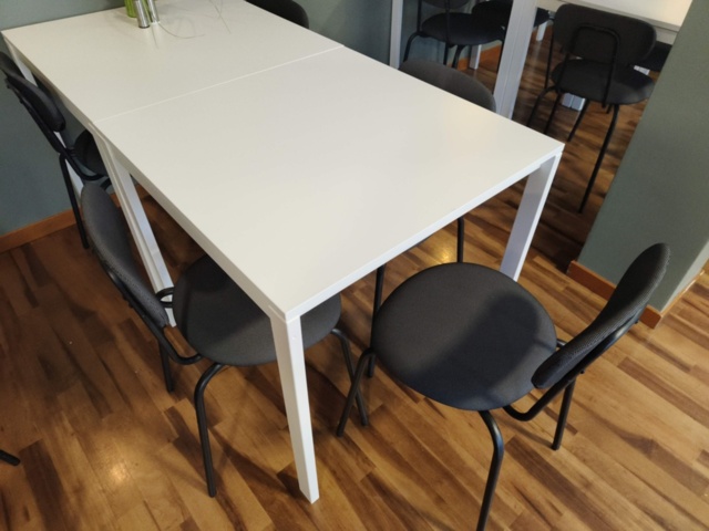 1401296-4 Tables and chairs for the restaurant