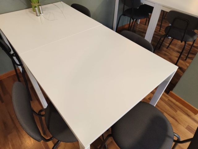 1401296-5 Tables and chairs for the restaurant