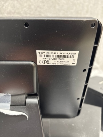 1368289-17 Samling med kassa- och elektronikkomponenter