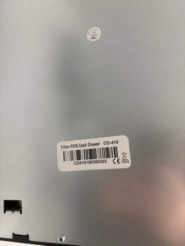 1368289-18 Samling med kassa- och elektronikkomponenter