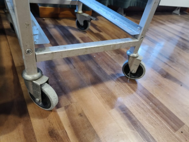 1401297-5 Three tray trolleys with trays