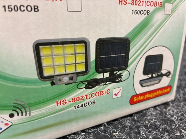 1466061-3 Solcell Halogen LED -lampa med fjärrkontroll
