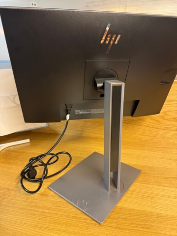 1405491-8 2 st datorskärmar