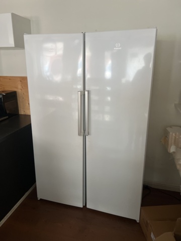 1431730-2 Refrigerators and freezers - Indesit