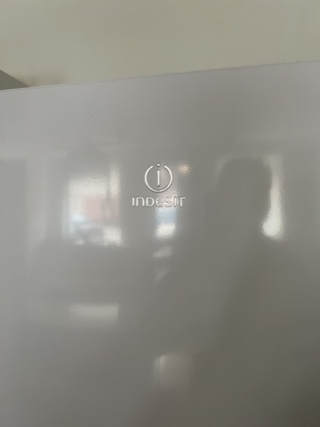 1431730-3 Refrigerators and freezers - Indesit