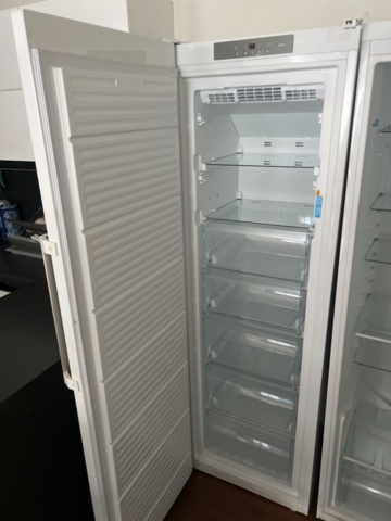 1431730-7 Refrigerators and freezers - Indesit