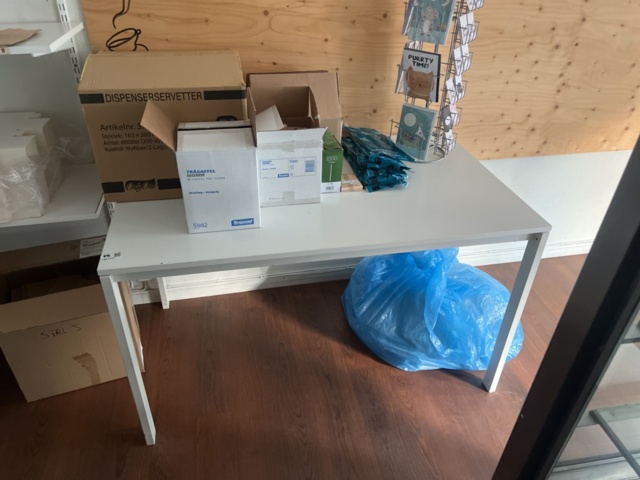 1431731-2 Tables, shelves and supplies