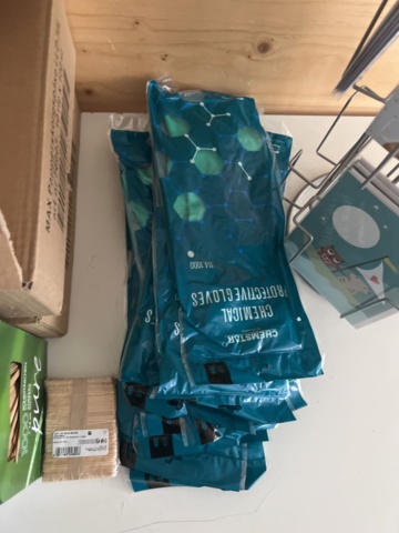 1431731-4 Tables, shelves and supplies