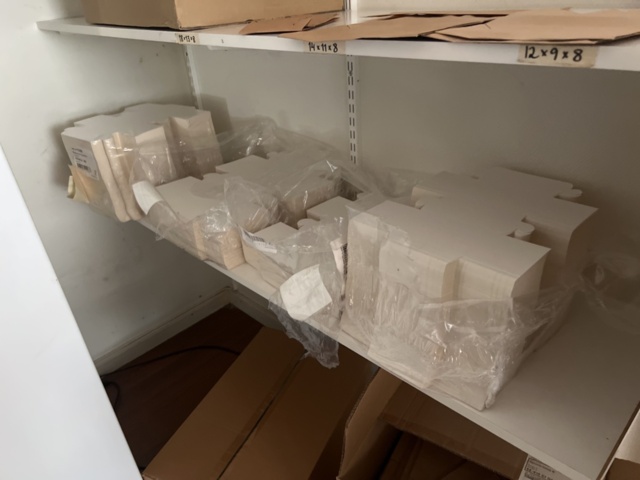 1431731-7 Tables, shelves and supplies