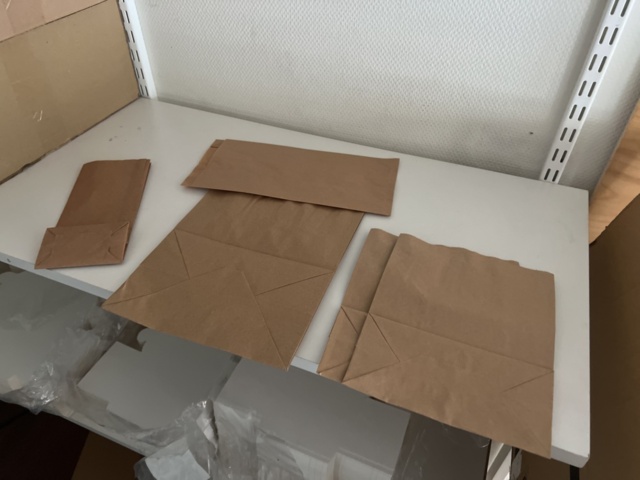 1431731-8 Tables, shelves and supplies