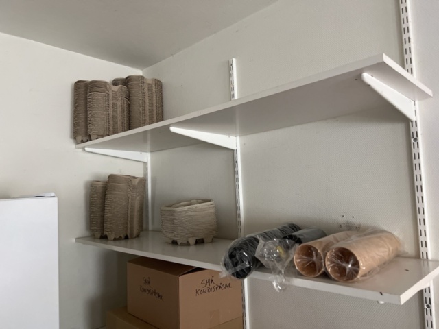 1431731-9 Tables, shelves and supplies