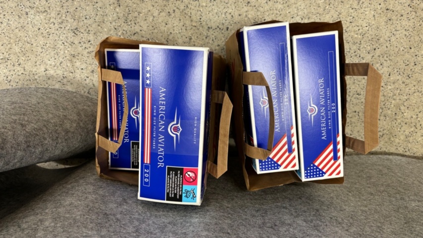 1368290-12 Samling med snus, rökningstillbehör och tobakspapper Försäljningen omfattas av lag (2018:2088)