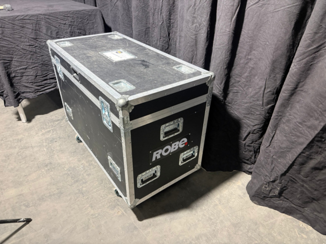 1364077-5 Moving heads 4 pcs - Robe MegaPointe incl. power cables, flight mounts and safety wires