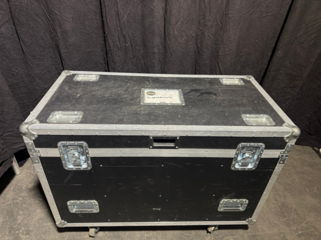 1364077-6 Moving heads 4 pcs - Robe MegaPointe incl. power cables, flight mounts and safety wires