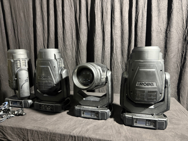 1364077-1 Moving heads 4 pcs - Robe MegaPointe incl. power cables, flight mounts and safety wires