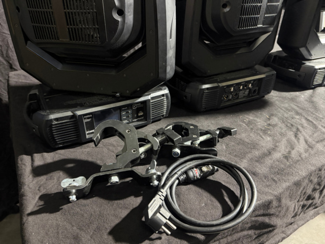 1364077-2 Moving heads 4 pcs - Robe MegaPointe incl. power cables, flight mounts and safety wires