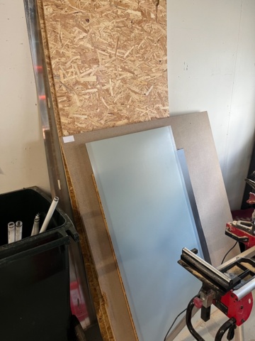 1197531-1 Panel material Glass and OSB