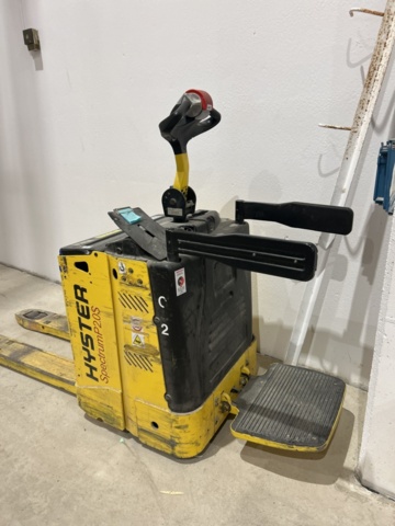 1470220-2 Elektrisk låglyftare med åkplatta (Reparationsobjekt)