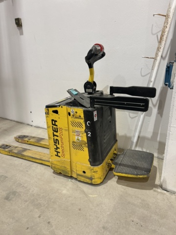 1470220-3 Elektrisk låglyftare med åkplatta (Reparationsobjekt)