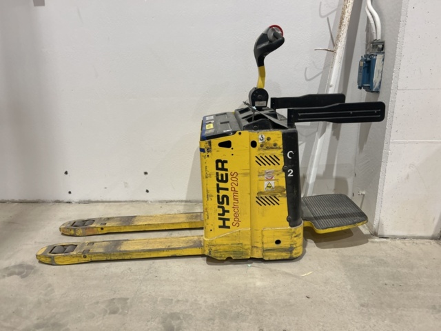 1470220-4 Elektrisk låglyftare med åkplatta (Reparationsobjekt)