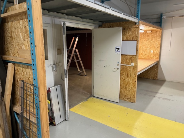 1197532-2 Pallet racking with workstation