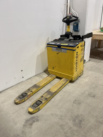 1470220-5 Elektrisk låglyftare med åkplatta (Reparationsobjekt)