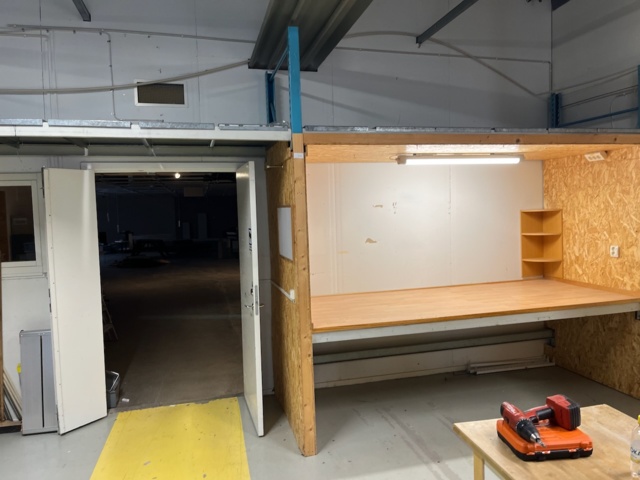 1197532-3 Pallet racking with workstation