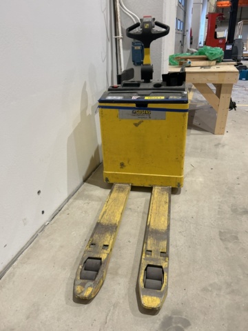 1470220-6 Elektrisk låglyftare med åkplatta (Reparationsobjekt)