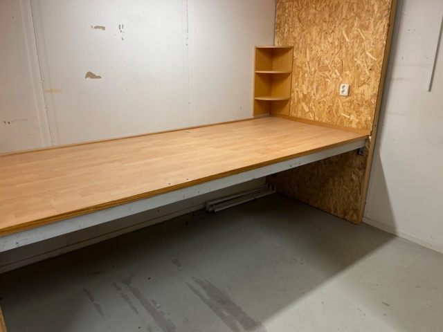 1197532-6 Pallet racking with workstation