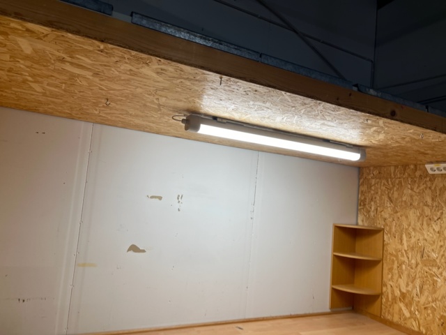 1197532-8 Pallet racking with workstation