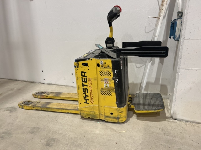 1470220-10 Elektrisk låglyftare med åkplatta (Reparationsobjekt)