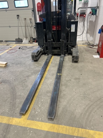 1470221-3 Elektrisk skjutstativtruck