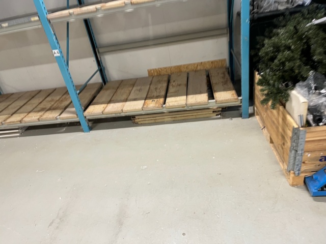 1197533-4 Pallet racking with workstation